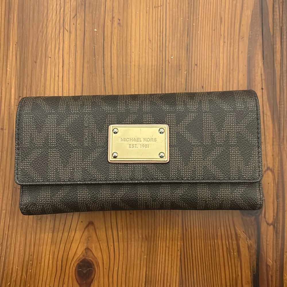 Michael Kors Wallet - Picture 1 of 4